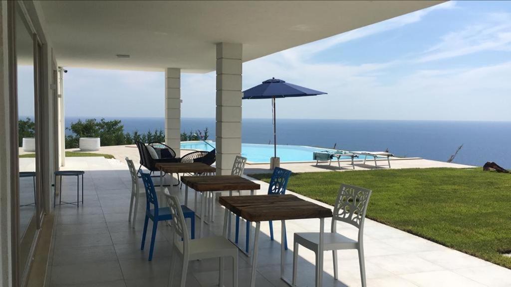 Luxury Villa Blue&Blanc Piscina A Sfioro Isola Диаманте Экстерьер фото